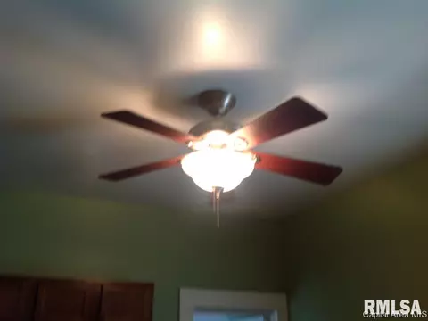 2005 Holmes, Springfield, IL 62704 photo 9