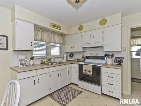 2702 Huntington Rd, Springfield, IL 62703 photo 13