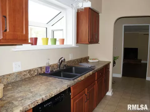 2032 S State St, Springfield, IL 62704 photo 3