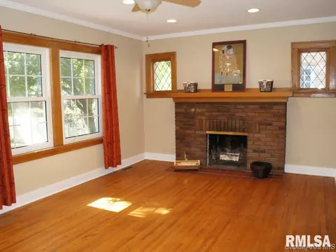 2032 S State St, Springfield, IL 62704 photo 5