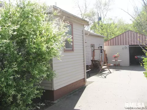 2157 S 14th St, Springfield, IL 62703 photo 1