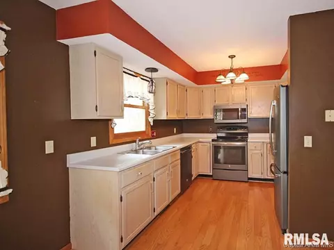 58 Holliday, Springfield, IL 62702 photo 4