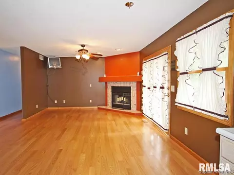 58 Holliday, Springfield, IL 62702 photo 3