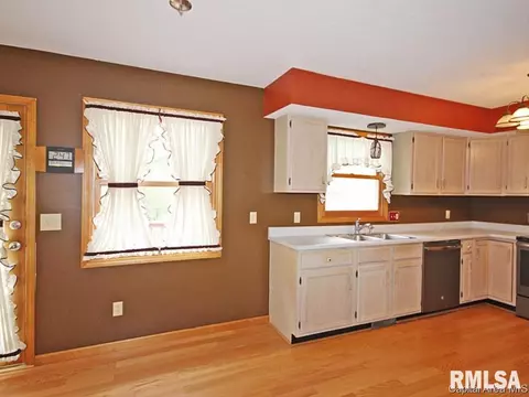 58 Holliday, Springfield, IL 62702 photo 5