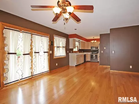 58 Holliday, Springfield, IL 62702 photo 2