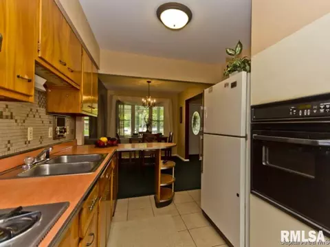 28 Monica Ct, Springfield, IL 62702 photo 4