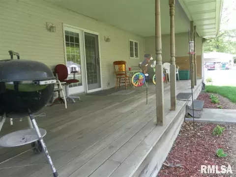 499 W Wright St, Virden, IL 62690 photo 17