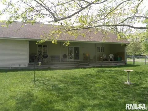 499 W Wright St, Virden, IL 62690 photo 18