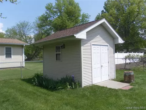 499 W Wright St, Virden, IL 62690 photo 20