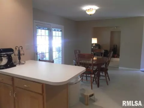 499 W Wright St, Virden, IL 62690 photo 4