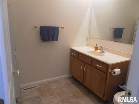 499 W Wright St, Virden, IL 62690 photo 15