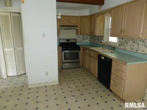1108 N Walnut, Springfield, IL 62702 photo 4