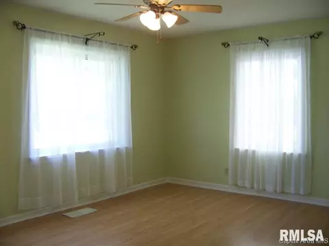 3046 S 3rd St, Springfield, IL 62703 photo 5