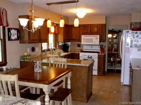 3312 Forsyth Dr, Springfield, IL 62704 photo 2