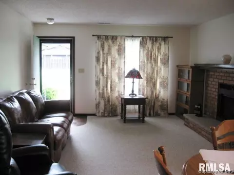 9 Brookside Pl, Springfield, IL 62704 photo 3
