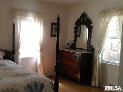 2413 S State St, Springfield, IL 62704 photo 8