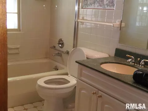 2413 S State St, Springfield, IL 62704 photo 10