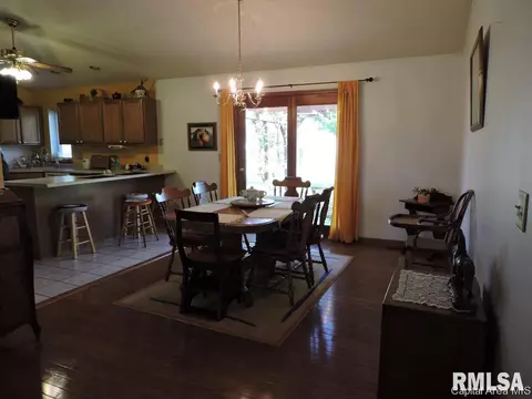 302 E Buttercup Dr, Athens, IL 62613 photo 6