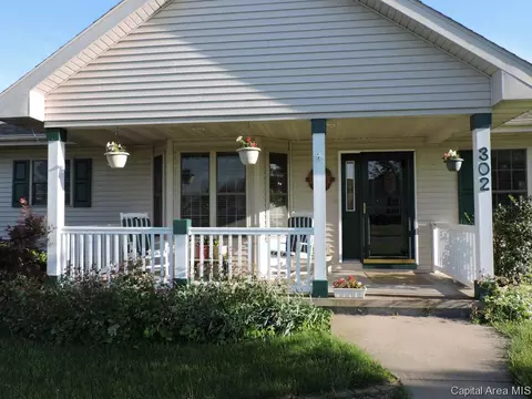 302 E Buttercup Dr, Athens, IL 62613 photo 2
