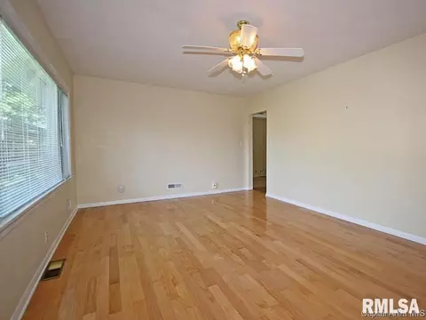 2036 Clubview Dr, Springfield, IL 62704 photo 5