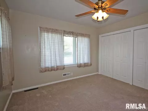 2036 Clubview Dr, Springfield, IL 62704 photo 2