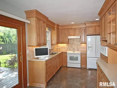 2036 Clubview Dr, Springfield, IL 62704 photo 7