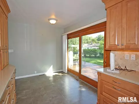 2036 Clubview Dr, Springfield, IL 62704 photo 11