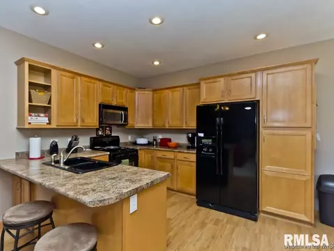 1016 Post Rd, Springfield, IL 62712 photo 2