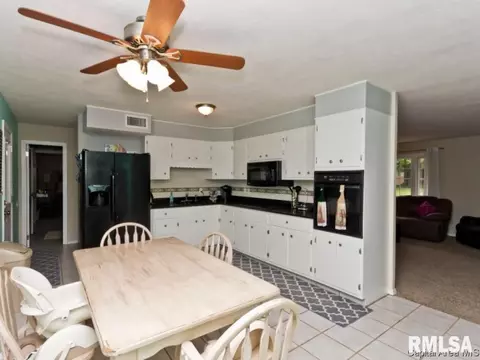 124 Greencastle Cir, Springfield, IL 62712 photo 3