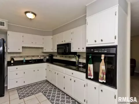124 Greencastle Cir, Springfield, IL 62712 photo 2