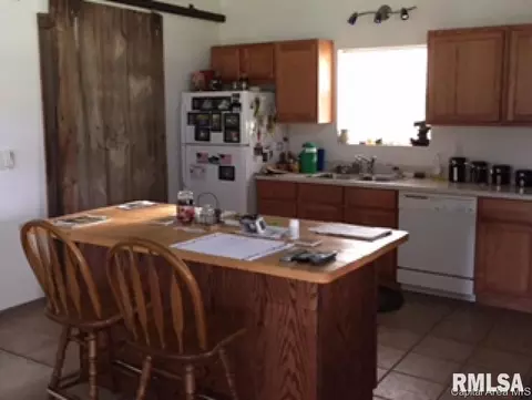302 E Ctr, Loami, IL 62661 photo 10