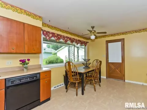 2112 Warwick, Springfield, IL 62704 photo 12