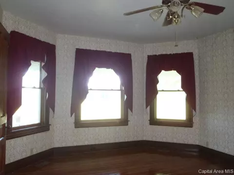 20757 Claypool St, Greenview, IL 62642 photo 5