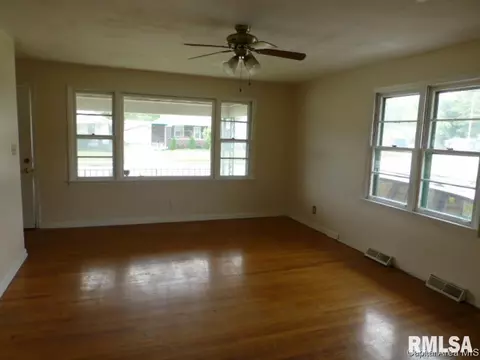 1816 S 11th St, Springfield, IL 62703 photo 2
