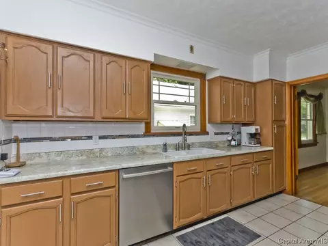 1045 N Walnut, Springfield, IL 62702 photo 7