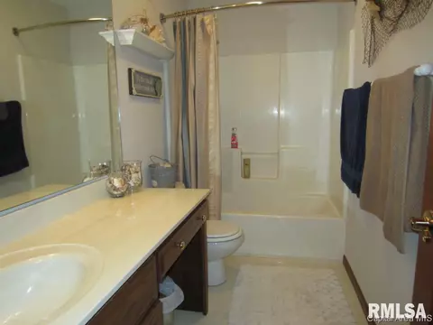 701 Country Meadows Dr, Springfield, IL 62702 photo 17