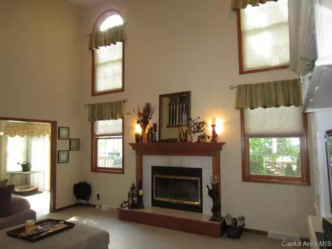 701 Country Meadows Dr, Springfield, IL 62702 photo 4