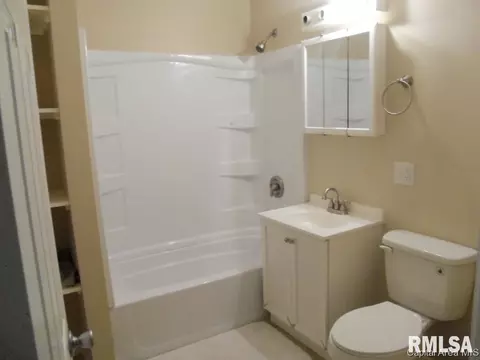2338 E Black Ave, Springfield, IL 62702 photo 8
