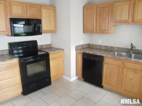 2338 E Black Ave, Springfield, IL 62702 photo 3