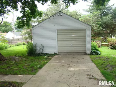 1059 N Walnut St, Springfield, IL 62702 photo 19