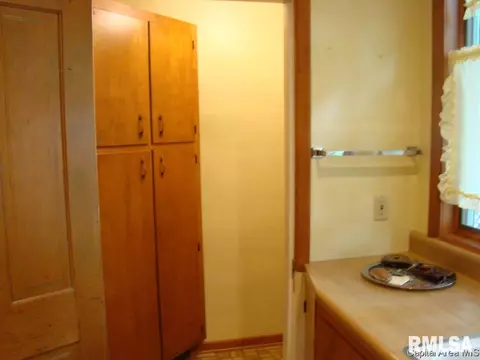 1059 N Walnut St, Springfield, IL 62702 photo 10