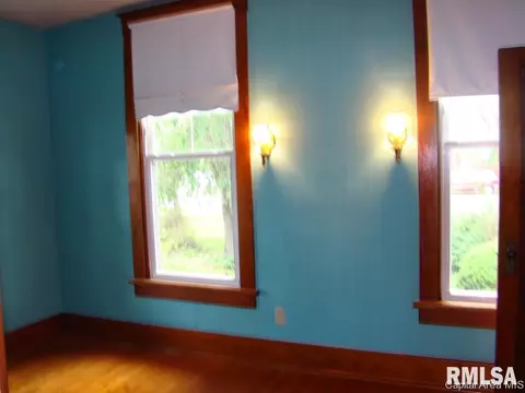 1059 N Walnut St, Springfield, IL 62702 photo 14