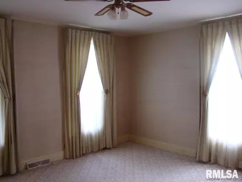 1059 N Walnut St, Springfield, IL 62702 photo 6