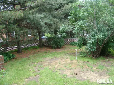 1059 N Walnut St, Springfield, IL 62702 photo 21