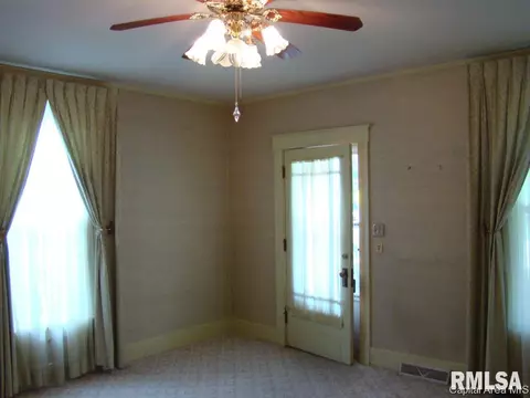 1059 N Walnut St, Springfield, IL 62702 photo 2