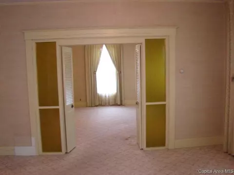 1059 N Walnut St, Springfield, IL 62702 photo 4