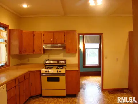 1059 N Walnut St, Springfield, IL 62702 photo 11