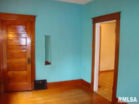 1059 N Walnut St, Springfield, IL 62702 photo 12
