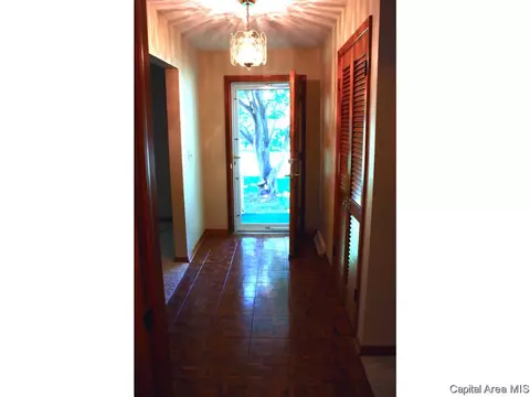 34 W Hazel Dell Ln, Springfield, IL 62712 photo 4
