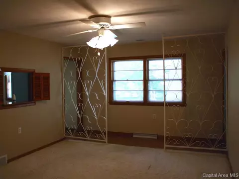 34 W Hazel Dell Ln, Springfield, IL 62712 photo 3